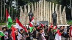 Potret Warga Gelar Aksi Bela Palestina di Tugu Proklamasi