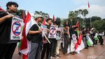 Potret Warga Gelar Aksi Bela Palestina di Tugu Proklamasi