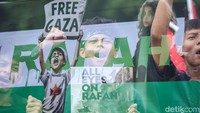 Terbaru Panglima TNI Jenderal Agus Subiyanto mengatakan pihaknya telah menyiapkan pesawat untuk mengangkut warga Palestina yang terluka akibat invasi Israel ke Indonesia. Jenderal Agus mengatakan ada tiga pesawat milik TNI AU yang disiapkan mulai dari Boeing-737 400/500 serta Hercules C-130 tipe J dan tipe H. Dalam paparannya Agus menjelaskan tiga pesawat tersebut mampu mengangkut puluhan penumpang.