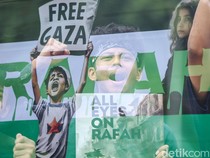 Potret Warga Gelar Aksi Bela Palestina di Tugu Proklamasi
