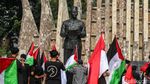 Potret Warga Gelar Aksi Bela Palestina di Tugu Proklamasi