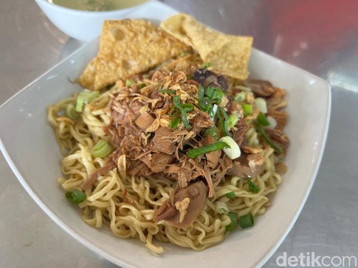 Segarnya Yong Tau Fu ala Singapura yang Legendaris di Pasar Baru Segarnya Yong Tau Fu ala Singapura yang Legendaris di Pasar Baru
