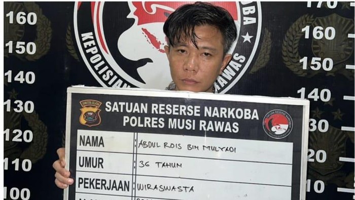 Tersangka Abdul Rosit saat diamankan polisi