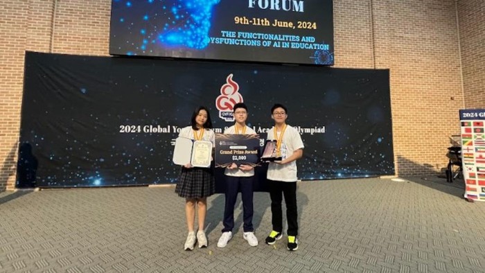 Tiga siswa SMA VITA Surabaya raih Grand Prize Global Youth Forum (GYF) 2024