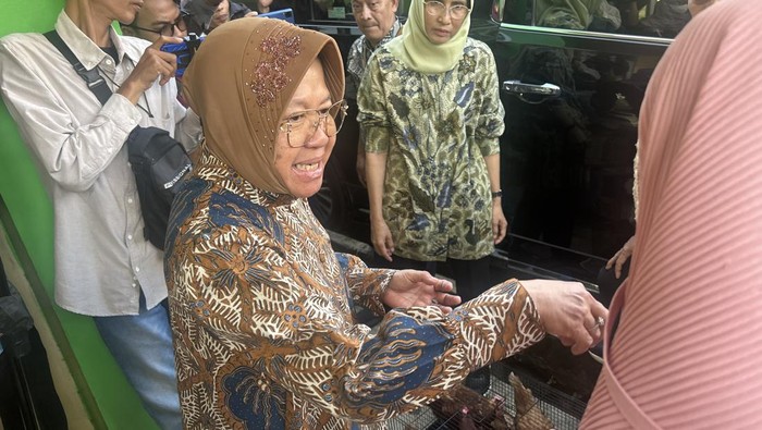 Menteri Sosial (Mensos), Tri Rismaharini, di acara Bakti Sosial (Baksos) Kemensos di Pandeglang, Banten, Jumat (14/6/2024).