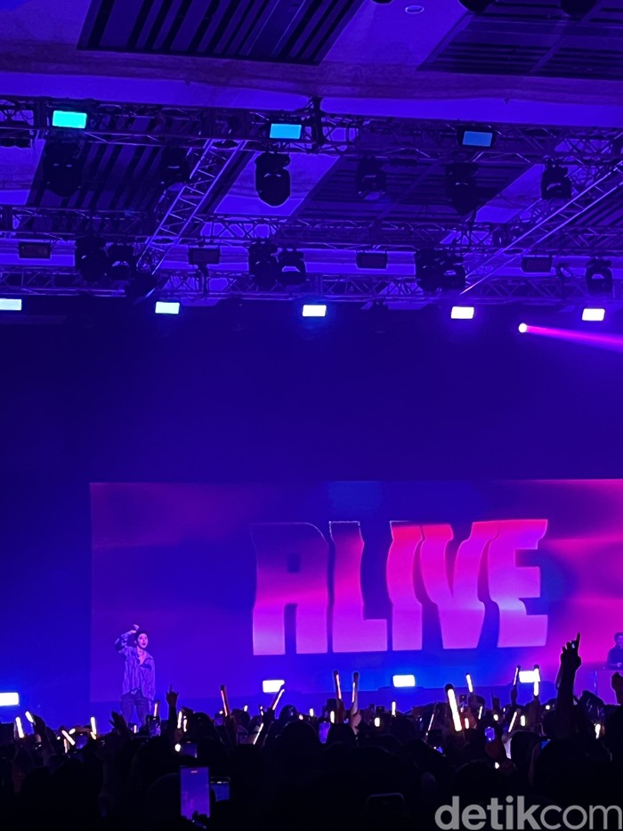 Vibing dan Fancaming di B.I 2024 TOUR Hype Up in Jakarta Vibing dan Fancaming di B.I 2024 TOUR Hype Up in Jakarta