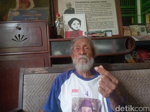 Momen Rocky Gerung Bertemu Soesilo Toer Bahas Genderuwo