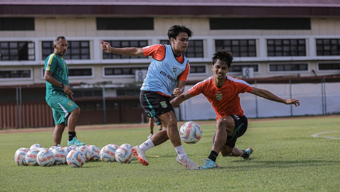 Andre Oktaviansyah saat menjalani latihan perdana bersama Persebaya Surabaya