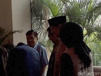 Anies Salim JK di Gala Premiere di Jaksel, Ketawa Bareng Sandiaga