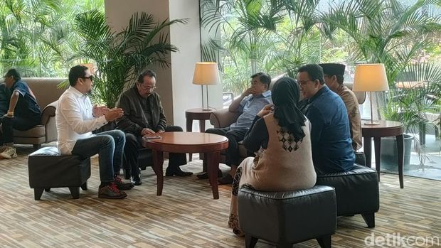 Anies, Sandiaga, dan JK di gala premiere film Lafran (Dwi Rahmawati/detikcom)