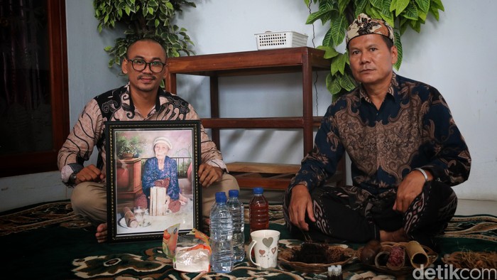 Baban Saepudin, cucu sekaligus pewaris keahlian Mak Erot di Cisolok, Sukabumi.