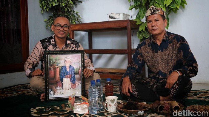 Baban Saepudin, cucu sekaligus pewaris keahlian Mak Erot di Cisolok, Sukabumi.