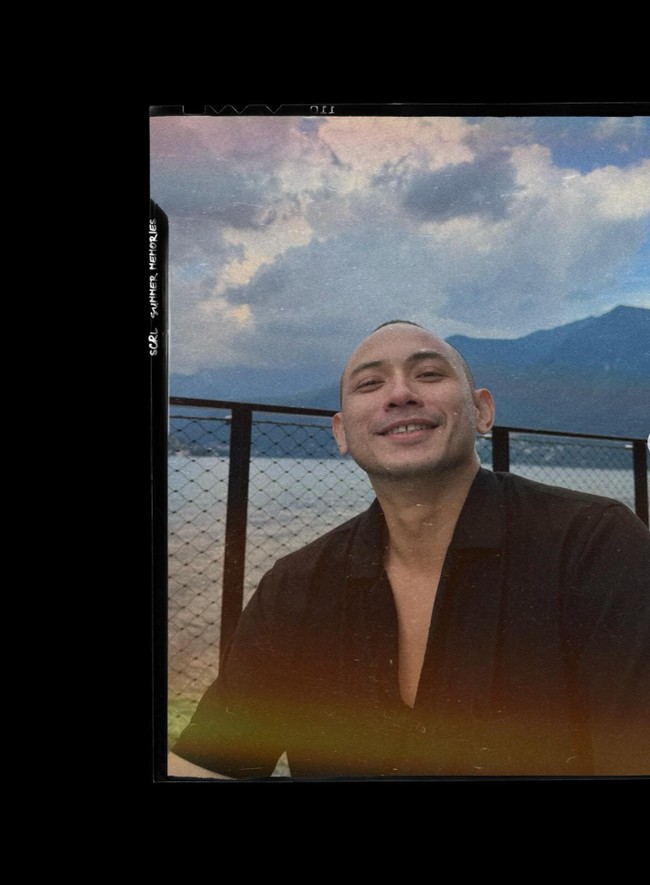 Melalui akun Instagram pribadinya BCL pun membagikan momen saat dirinya dan Tiko berbulan madu di Italia. Salah satu tempat yang dikunjungi pasangan tersebut ialah danau Como yang terkenal di Italia. Foto: Instagram/@itsmebcl