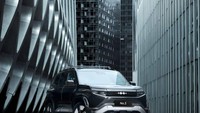 Merek mobil listrik di bawah BYD, Fang Cheng Bao, resmi merilis serangkaian gambar untuk calon SUV listrik terbarunya, Bao 3, yang akan diluncurkan sebentar lagi. Mobil listrik ini hadir dengan desain yang gagah dan dimensi yang kompak. Foto: Carnewschina