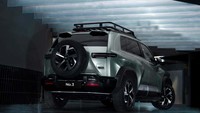 Diposisikan sebagai SUV off-road, dari samping Bao 3 dilengkapi fitur handle pintu tersembunyi, velg palang lima, dan rak bagasi atap. Baik roda depan maupun belakang dilengkapi dengan pelat pelindung yang tebal. Bao 3 menggunakan ban 235/60R18 dan 245/50R19. Foto: Carnewschina