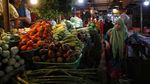 Emak-emak Berburu Bahan Dapur untuk Sambut Idul Adha