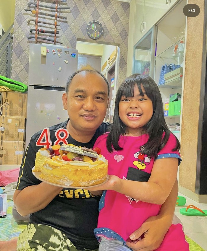 Gaya Kulineran Azis Gagap, Pelawak Senior yang Kini Jadi Juragan Sapi Kurban Gaya Kulineran Azis Gagap, Pelawak Senior yang Kini Jadi Juragan Sapi Kurban