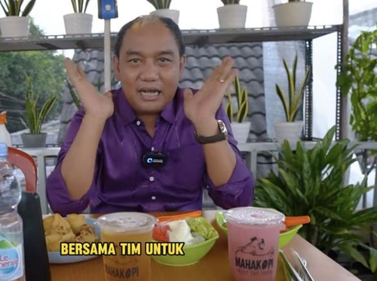 Gaya Kulineran Azis Gagap, Pelawak Senior yang Kini Jadi Juragan Sapi Kurban