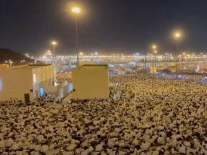 Penampakan Jutaan Jemaah Haji Mabit di Muzdalifah