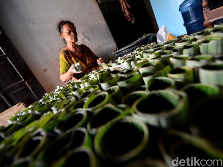 Potret Aktivitas di Kampung Lontong Surabaya