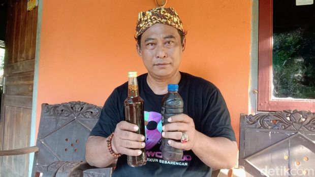 Kecap tradisional khas Winong Purworejo laris manis di momen Idul Adha. Foto diunggah pada Minggu (16/6/2024).