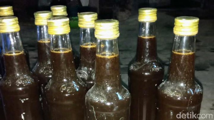 Kecap tradisional khas Winong Purworejo laris manis di momen Idul Adha. Foto diunggah pada Minggu (16/6/2024).