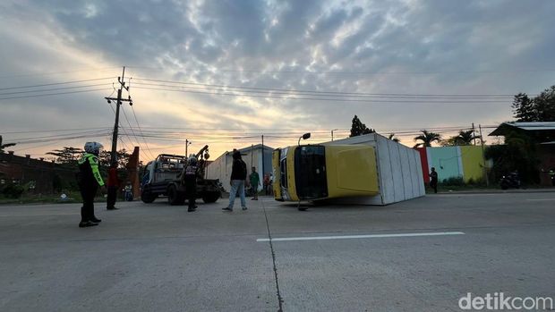 Kecelakaan di Mojokerto tewaskan sopir Nissan Frontier
