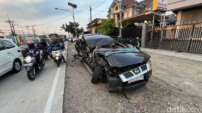 Kecelakaan di Mojokerto tewaskan sopir Nissan Frontier