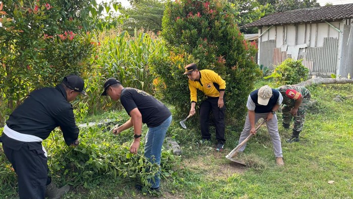 Kerja bakti Polres Blitar Kota