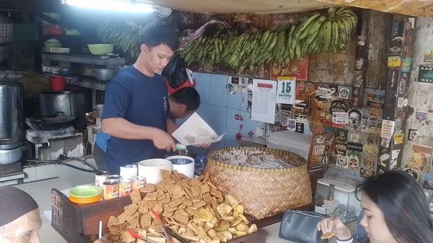 Kuliner Ketan Susu Kemayoran
