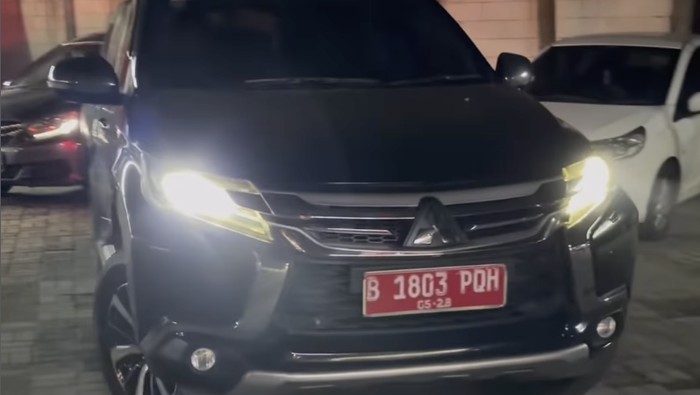 Mobil pelat merah tidak sesuai peruntukkannya