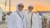 Wajah bahagia jemaah haji setelah melaksanakan doa di Arafah.