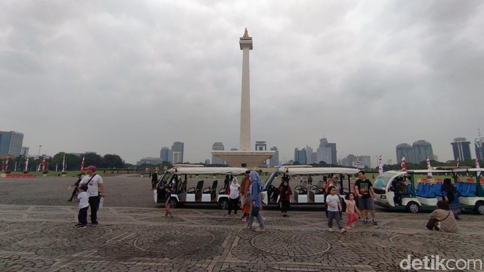 Monumen Nasional atau Monas menjadi pilihan warga menghabiskan long weekend Hari Raya Idul Adha (Maulana Ilhami Fawdi/detikcom)