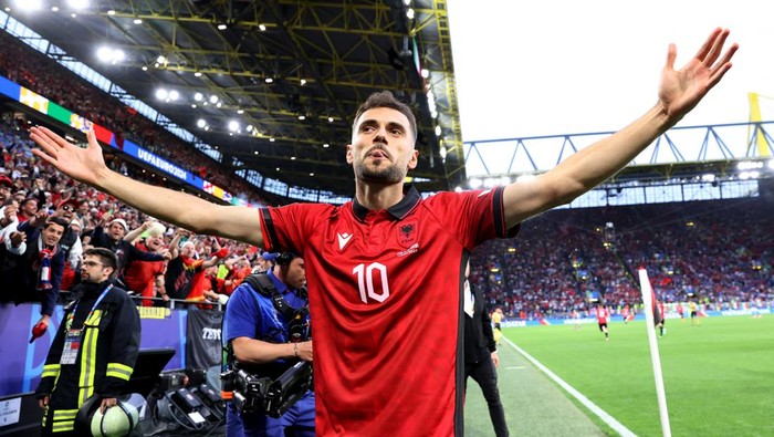 Soccer Football - Euro 2024 - Group B - Italy v Albania - Dortmund BVB Stadion, Dortmund, Germany - June 15, 2024  Albanias Nedim Bajrami celebrates scoring their first goal REUTERS/Bernadett Szabo