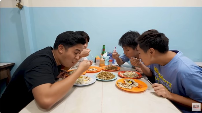 Orang Jepang cicip nasi telor Pontianak
