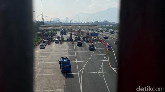 Pantau di Exit Tol Cileunyi pada H-1 Idul Adha