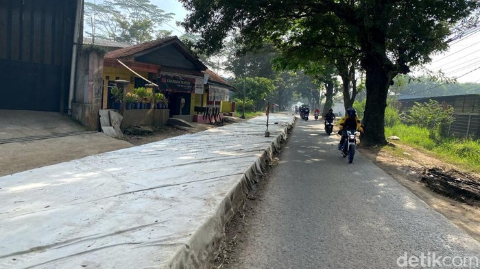Perbaikan jalan Majalaya-Cicalengka, Kabupaten Bandung