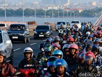 Potret Lalu Lintas di Jembatan Suramadu saat Mudik Idul Adha 2024