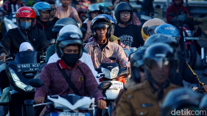 Potret Arus Lalu Lintas di Jembatan Suramadu saat Mudik Idul Adha