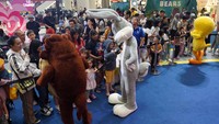 Anak-anak dapat bertemu dan berinteraksi dengan Looney Tunes yang akan hadir dengan karakter populer nya yakni Bugs Bunny, Taz-Mania dan Tweety, The Powerpuff Girls dengan ketiga karakter nya yang super kuat dan ceria yakni Buttercup, Blossom dan Bubbles serta We Bare Bears, trio beruang yang beranggotakan Grizzly, Panda dan Ice Bear dengan ciri khasnya yang lucu dan menggemaskan yang akan menghibur anak-anak dengan tarian dan diiringi soundtrack lagu khas dari film masing-masing karakter.