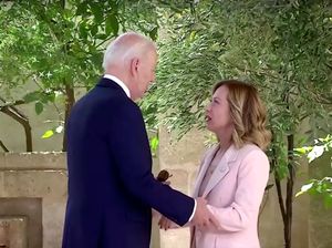 Joe Biden Kembalikan Hadiah Pemimpin Dunia, Kecuali Manset dari PM Italia