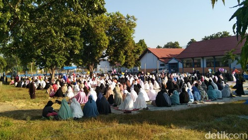 Ribuan jemaah di Kota Bima, NTB, melaksanakan salat Idu Adha 1445 H, hari ini, Minggu (16/6/2024).