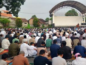 Salat Id di Halaman Gedung Pandanaran Klaten Dipenuhi Jemaah