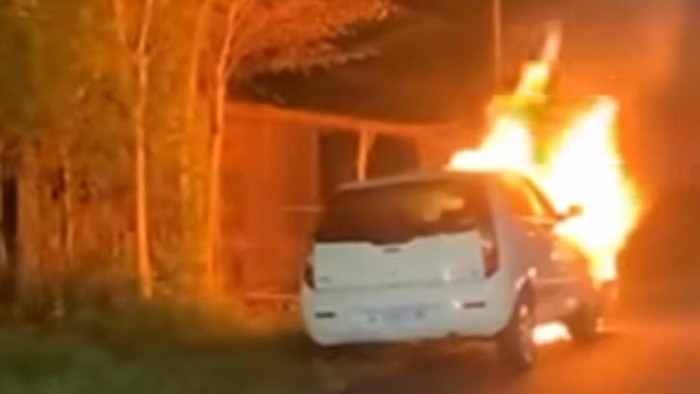 Sedan Tata di Pasuruan terbakar