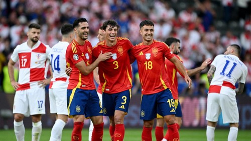 Soccer Football - Euro 2024 - Group B - Spain v Croatia - Berlin Olympiastadion, Berlin, Germany - June 15, 2024 Spains Mikel Merino, Robin Le Normand and Martin Zubimendi celebrate after the match REUTERS/Annegret Hilse