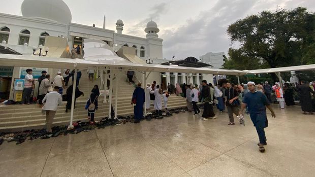Suasana di Masjid Al-Azhar Jakarta jelang salat Idul Adha pagi ini (Wildan/detikcom)
