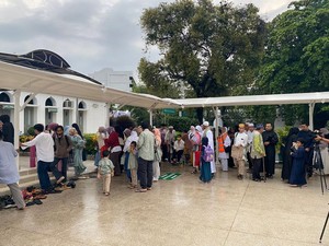 Jemaah Mulai Datangi Masjid Al-Azhar Jaksel untuk Salat Idul Adha