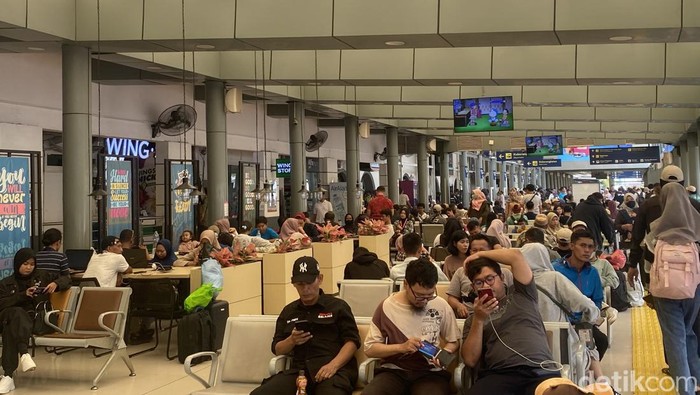 Suasana Stasiun Pasar Senen. (Devi/detikcom)