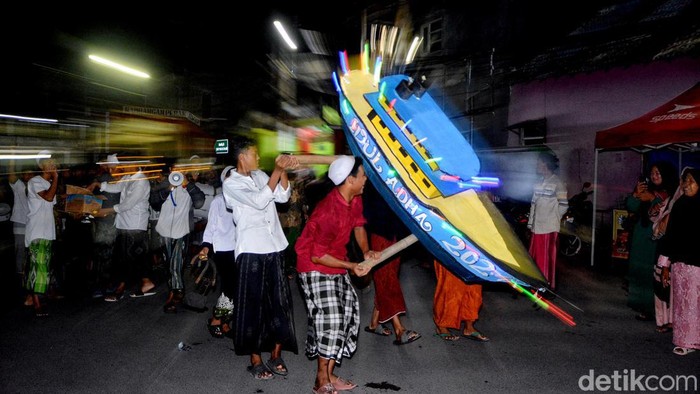 Takbir Keliling Menyambut Idul Adha di Surabaya