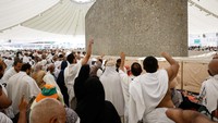 Selanjutnya jemaah haji akan melanjutkan perjalanan ke Mina untuk melontar jumrah. Lokasinya sekitar 7 kilometer dari Makkah. Foto: REUTERS/Saleh Salem
